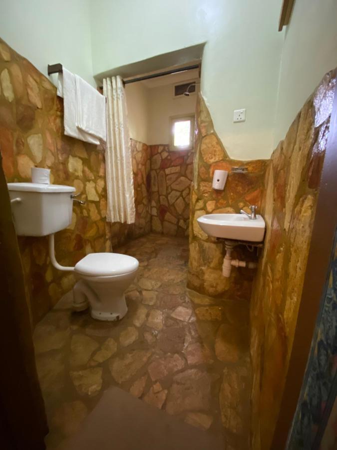 Afro Smile Hotel And Guest House-金贾 外观 照片