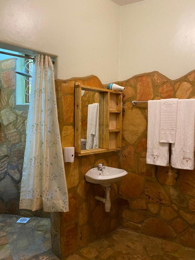 Afro Smile Hotel And Guest House-金贾 外观 照片