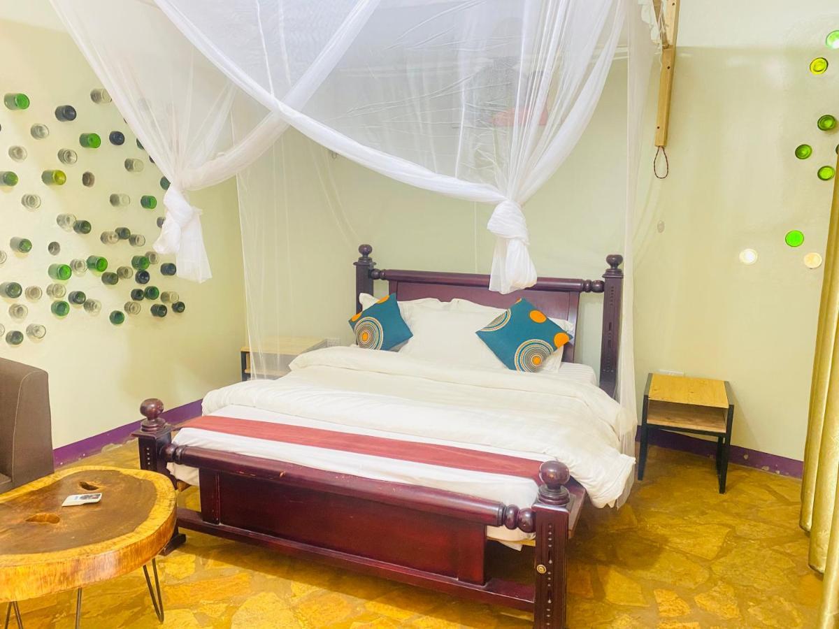 Afro Smile Hotel And Guest House-金贾 外观 照片