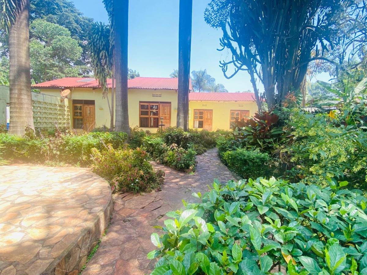 Afro Smile Hotel And Guest House-金贾 外观 照片