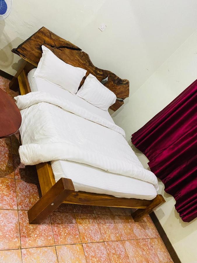 Afro Smile Hotel And Guest House-金贾 外观 照片
